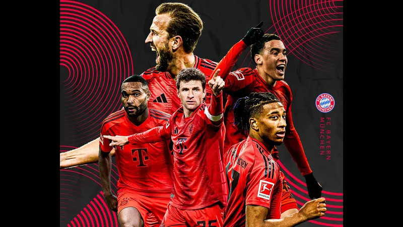 Cầu thủ Bayern Munich và Augsburg tranh chấp bóng trên sân Cầu thủ Bayern Munich và Augsburg tranh chấp bóng trên sân