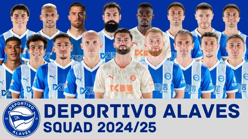 Cầu thủ Alaves chạy nhanh để tranh bóng với cầu thủ Getafe