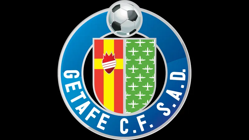 Cầu thủ Alaves và Getafe tranh chấp bóng trên sân - Phân tích chiến
