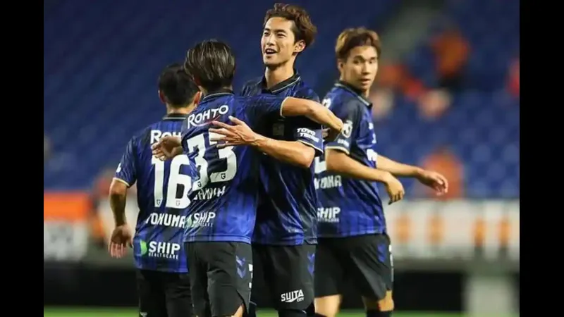 Cầu thủ Pohang và Gamba Osaka đấu tranh gay gắt trên sân cỏ Cầu thủ Pohang và Gamba Osaka đấu tranh gay gắt trên sân cỏ